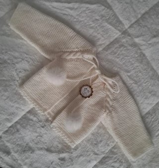 Chaquetita de punto para bebé