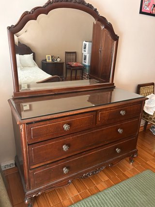 Cómoda de madera con espejo vintage