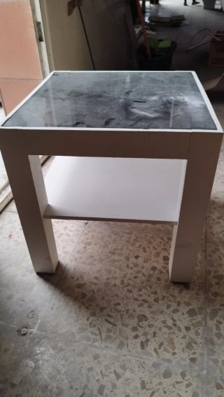 Mesita de jardín blanca