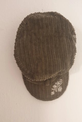 Gorra de pana verde oliva