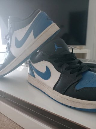 Zapatillas Jordan Negro y Azul