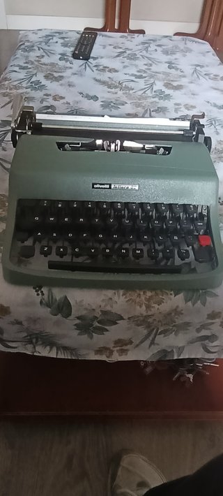 Máquina de escribir Olivetti Lettera 32