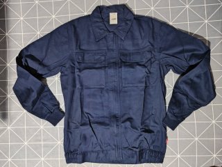 Ropa de trabajo con poco uso.