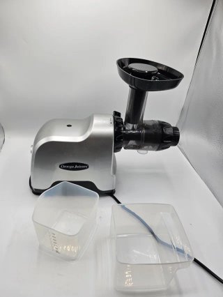 Extractor de zumos Omega CN82