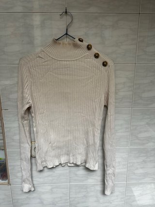 Camiseta Manga Larga Cuello Alto con Botones