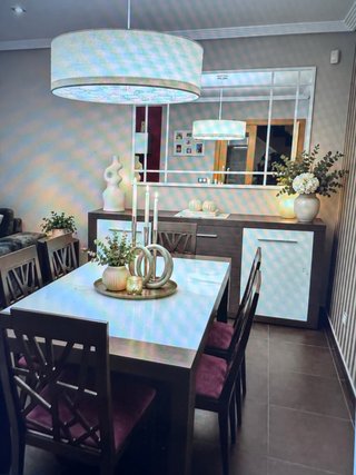 Conjunto salón:Mesas y sillas, aparador, mueble TV