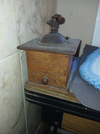 Molinillo de Café Antiguo de Madera