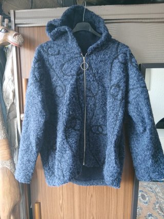 Chaqueta con capucha azul