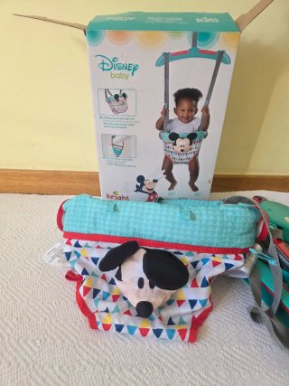 Saltador de Puerta Disney Bright Starts