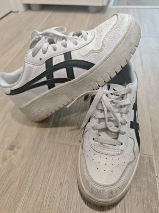 Zapatillas Asics Blancas y Negras