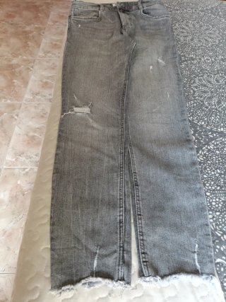 Pantalón vaquero gris