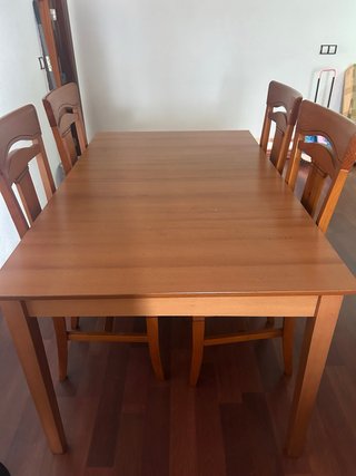 Conjunto Mesa y 4 Sillas de Madera
