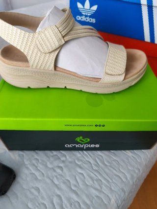Sandalias Amarpies Beige