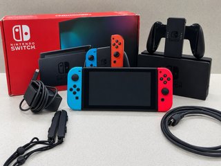 Nintendo Switch V1 con accesorios