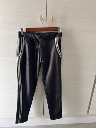 Pantalón Negro con Bandas Laterales
