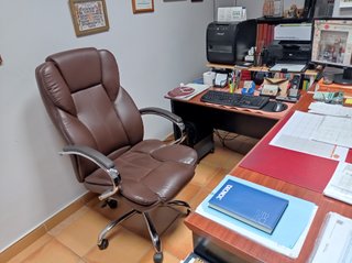 Mesa de oficina con ala, cajón y 2 sillas