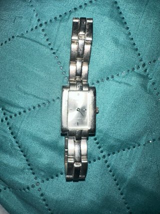 Reloj de pulsera plateado