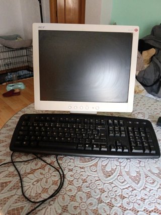 Monitor Acer y Teclado negociable precio. No envío
