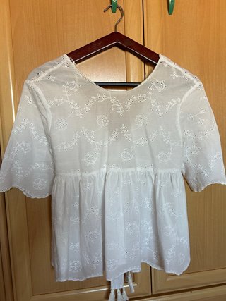 Camisa Blanca con Bordados Zara