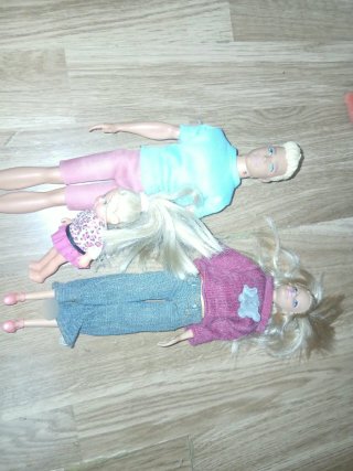 Set de 3 Muñecos: Barbie, Ken y Niña