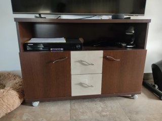 Mesa de TV con Ruedas y Cajones