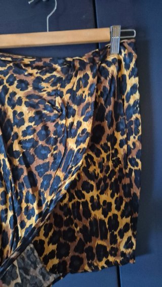 Falda con estampado de leopardo