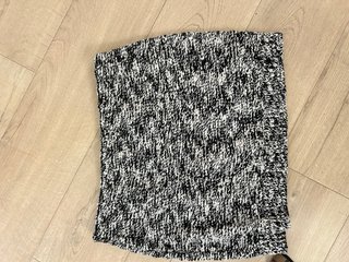 Falda de punto bicolor. Falda de punto suave