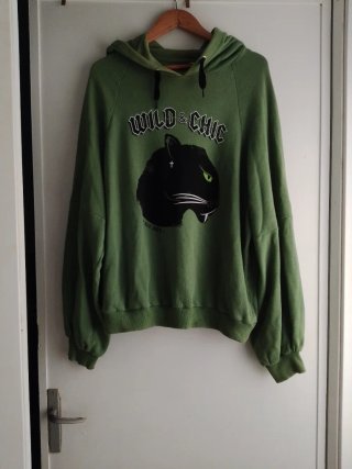 Sudadera Verde con Estampado de Pantera