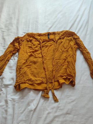 Blusa mostaza pepe jeans talla XL.