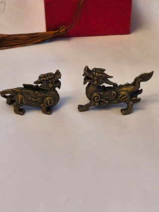 Miniatura antigua de bronce dragón chino son dos