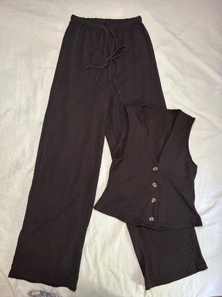 Conjunto de chaleco y pantalón negro