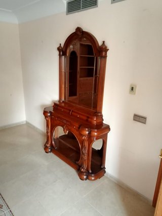 Mueble de entrada clásico de madera