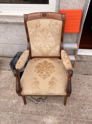 Silla de Madera y Tapizado Clásico