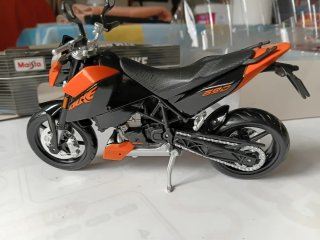 Maqueta Moto KTM 690 Duke Maisto