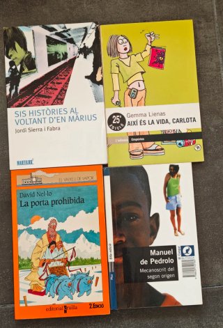 Lote de libros en Catalán