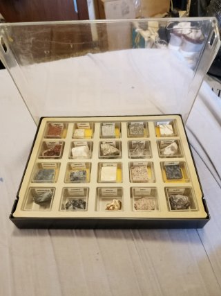 Collezione di 20 Minerali in Scatola