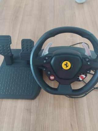 Volante Thrustmaster Ferrari para Ps5