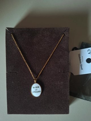 Collana con ciondolo ovale