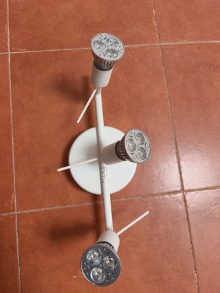 Lámpara de techo con tres focos led