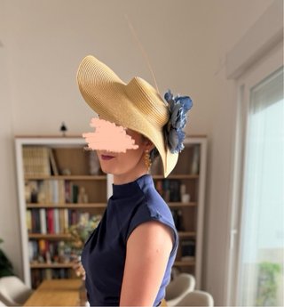 Pamela de paja con flor azul