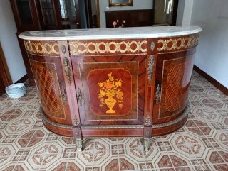 Aparador Luis XVI de madera y mármol