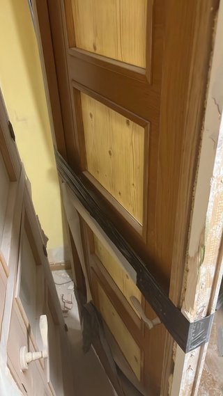 2 Puertas de madera con paneles