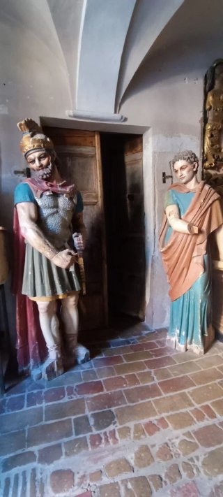 Dos Figuras Antiguas de Madera