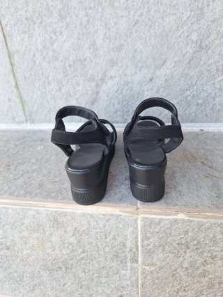 Sandalias Negras con Plataforma