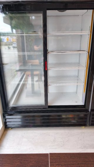 Nevera Expositora de Dos Puertas Marca MesFred