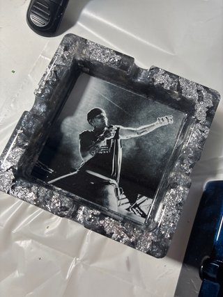 Cenicero cuadrado con diseño de Eminem