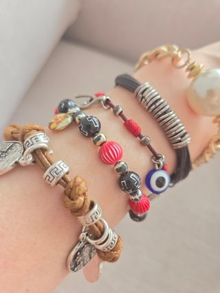 Lote de 5 pulseras de hilo y metal
