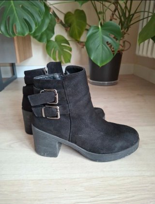 Botines negros con tacón