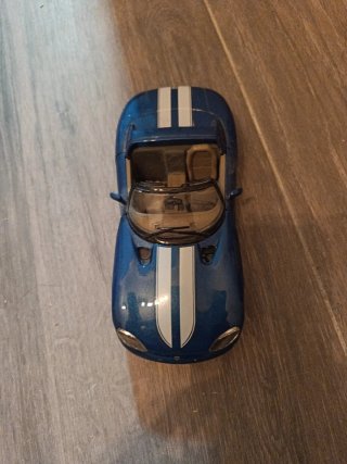 Coche de colección miniatura azul