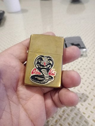Zippo dorato Cobra Kai